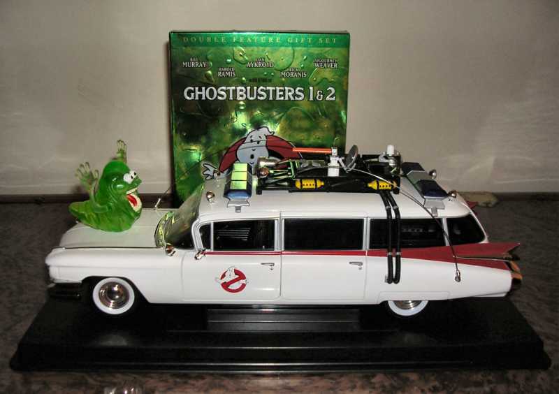 GHOSTBUSTER MOBILE CAR ECTO 1 - 1:21 DIECAST MODEL - 1