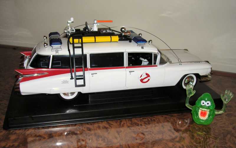 GHOSTBUSTER MOBILE CAR ECTO 1 - 1:21 DIECAST MODEL - 5